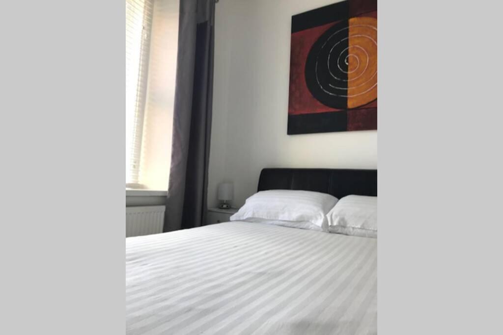 The Colours Riverside Apartment With Garden บรอธตีเฟอร์รี ภายนอก รูปภาพ