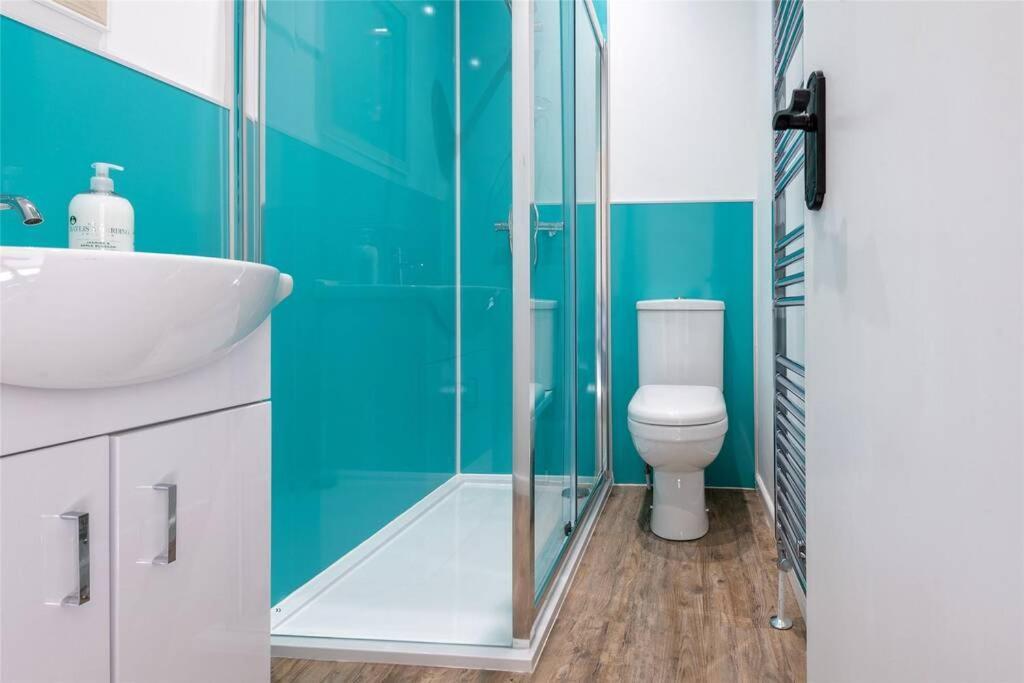 The Colours Riverside Apartment With Garden บรอธตีเฟอร์รี ภายนอก รูปภาพ
